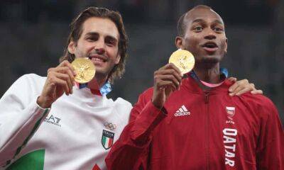 Jaw-dropping sport moments of 2021: high jumpers share Olympic gold