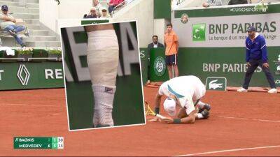 Sam Smith - 'He's going to really hurt himself!' - Awful moment injured Bagnis collapses while serving at French Open - eurosport.com - France - Argentina -  Paris - county Geneva