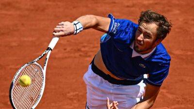 Daniil Medvedev expresses 'love' for Roland Garros after easy French Open win