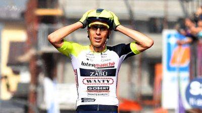 Alejandro Valverde - Richard Carapaz - Mikel Landa - Hirt triunfa en Aprica en otro combate nulo de los favoritos - en.as.com -  Santa