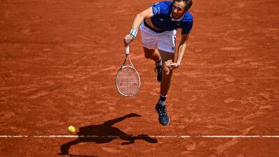 Naomi Osaka - Denis Shapovalov - Roland Garros - Novak Djokovic - Benoit Paire - Jelena Ostapenko - Russia’s Medvedev sails into French Open round two as players debate Wimbledon - france24.com - Russia - France - Ukraine - Argentina - Belarus - Latvia