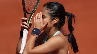 Emma Raducanu fades as Aliaksandra Sasnovich reaches French Open third round with comeback at Roland-Garros