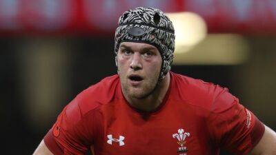 Wales flanker Dan Lydiate agrees new Ospreys contract