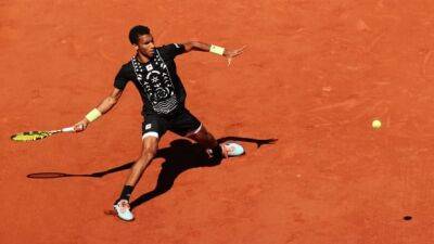 Felix Auger-Aliassime cruises into 3rd round of French Open