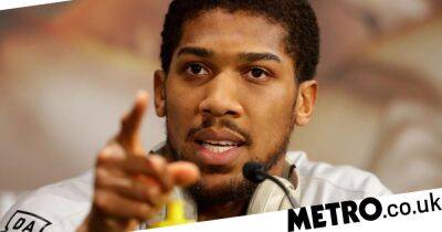 ‘When I start cracking your glass jaws, none of you will like it’ – Anthony Joshua confronts ‘drunk’ students who heckled him over Tyson Fury fight