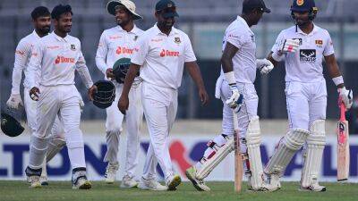 Shakib Al-Hasan - Angelo Mathews - Angelo Mathews, Dhananjaya de Silva Keep Sri Lanka Alive In Bangladesh Test - sports.ndtv.com - Sri Lanka - Bangladesh