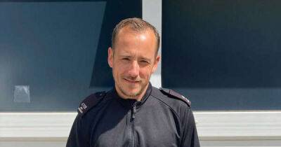 Beat bobby Nick aims to set a world record by running half-marathon in full police kit