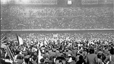 La barbarie ‘hooligan’ destroza el Camp Nou