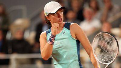 French Open 2022 - Iga Swiatek demolishes Alison Riske to march into round three with 30th win in a row