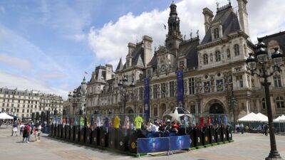 Ya empiezan a llegar los primeros seguidores a las Fan Zones en París - en.as.com -  Santiago