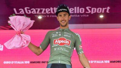 De Bondt wins stage 18 of Giro in photo finish