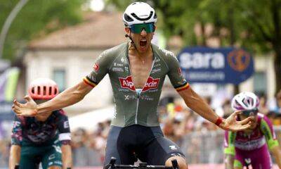 Mark Cavendish - Richard Carapaz - Alberto Dainese - Giro d’Italia: De Bondt leads breakaway home as sprinters denied on stage 18 - theguardian.com - Uae