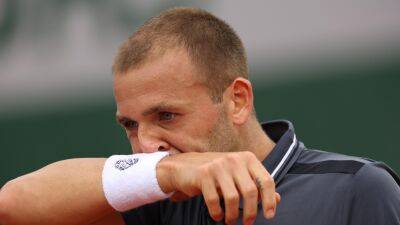 Dan Evans - Mikael Ymer - Dan Evans crashes out of French Open as Mikael Ymer progresses to third round - eurosport.com - France