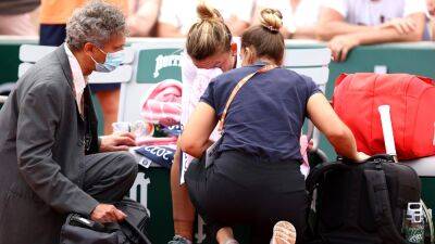 Simona Halep - 'I just lost it' - Simona Halep admits to suffering panic attack during loss to Qinwen Zheng at French Open - eurosport.com - France