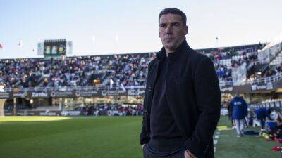 Luis Carrión seguirá al mando del conjunto albinegro - en.as.com