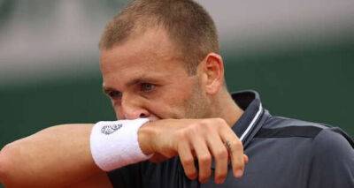 Dan Evans - Mikael Ymer - Dan Evans reacts to being booed by French Open crowd after tanking - 'Couldn't care less' - msn.com - Britain - Sweden - France -  Paris