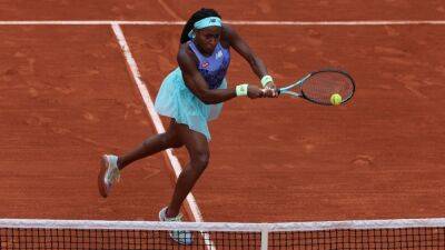 Coco Gauff, youngest women left in French Open, advances to fourth round