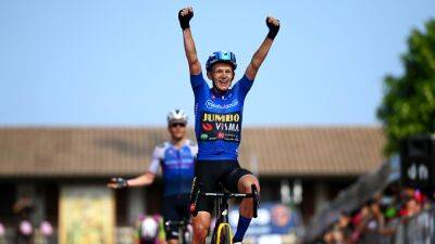 Andrea Vendrame misses out in catastrophic moment on final turn as Koen Bouwman wins Stage 19 at Giro d’Italia