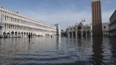 The dilemma of saving Venice: Lagoon or city? - france24.com - Italy