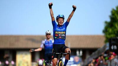 Richard Carapaz maintains Giro d'Italia lead as Koen Bouwman takes stage 19 after bizarre finale