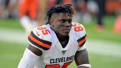 Cleveland Browns reach 4-year, $56.75M deal with David Njoku, source says