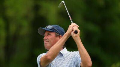 Canada's Ames shares early 2nd round lead with McCarron at Senior PGA Championship