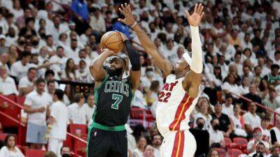 Max Strus - Jimmy Butler - Jaylen Brown - NBA, Celtics - Heat: resumen, resultado y estadísticas (103-111) - en.as.com
