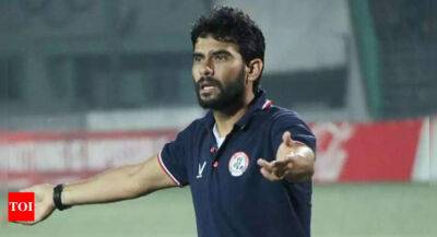 Football coach Khalid Jamil moves to lower rungs to keep career going - timesofindia.indiatimes.com - India