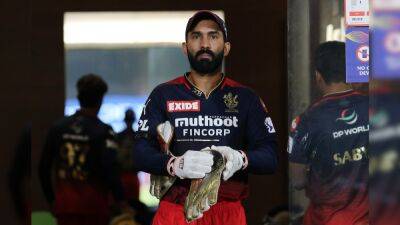 Watch: Dinesh Karthik Drops Absolute Sitter To Give Jos Buttler A Huge Reprieve In RR vs RCB IPL 2022 Qualifier 2