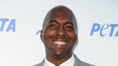 Former NBA player John Salley defends Kyrie Irving over vaccination status