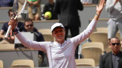 Swiatek stutters at French Open but wins again while 'magnificent' Medvedev sails through