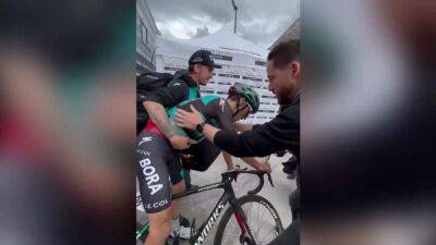 El ciclismo en toda su crudeza y grandeza: la potente escena final del nuevo líder del Giro