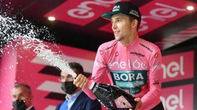 Hindley on brink of first Giro title after stealing pink jersey from Carapaz