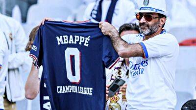 Sergio Ramos - Lo de este aficionado blanco en el estadio se ha hecho TT al instante: Mbappé en el ajo - en.as.com