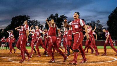 Oklahoma softball and the secrets behind the most dominant team in sports - espn.com - county Norman - Jordan - state Oklahoma