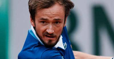Medvedev marches through at Roland Garros I Tsitsipas back on song