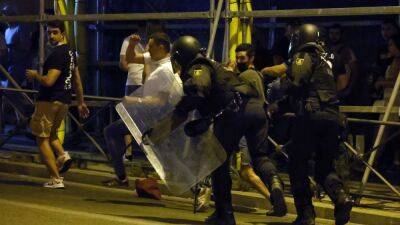 Más de 50 heridos y cuatro detenidos en la celebración de aficionados del Madrid en Cibeles