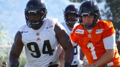 Elks sign DL Louis