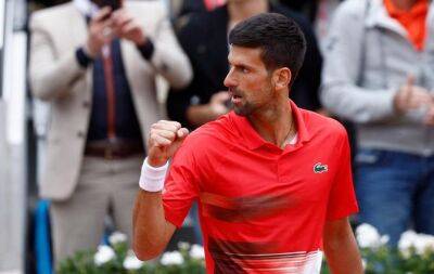 Djokovic eases into possible Nadal quarter-final at French Open