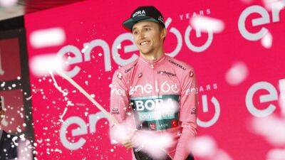 Hindley hace historia con su primera conquista del Giro
