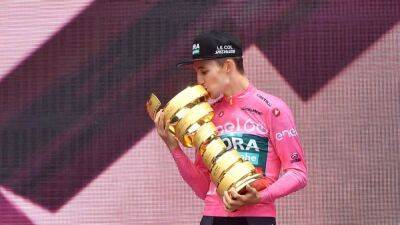 Hindley becomes first Australian Giro champion