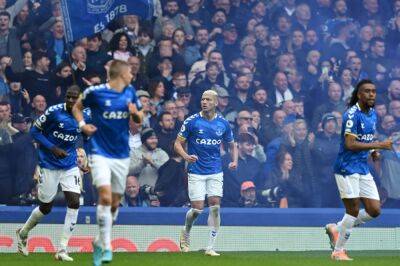 Everton shock Chelsea to boost survival hopes