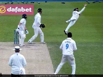 Mohammad Rizwan - Watch: Pakistan Star Mohammad Rizwan Takes A Screamer At First Slip In County Championship - sports.ndtv.com - Pakistan - county Durham - county Sussex