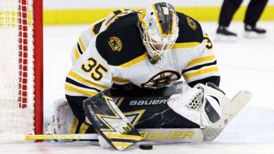 Boston Bruins 'not going to put anything' on goaltender Linus Ullmark after shaky playoff debut