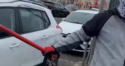 Terrifying moment dad confronted by thugs armed with bats trying to steal his car - manchestereveningnews.co.uk - London
