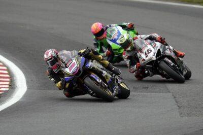 Lee Jackson - Glenn Irwin - Bradley Ray - Oulton BSB: Ray grabs series lead with wins and lap records - bikesportnews.com - Britain - county Park