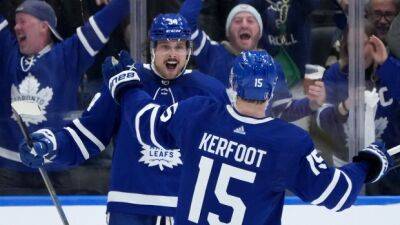 Matthews, Marner star as Leafs hammer defending champs in Game 1