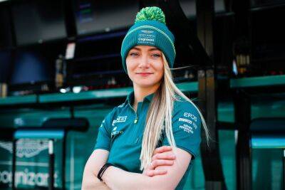 Aston Martin - Aston Martin's Jess Hawkins talks TCR, W Series 2022, meeting alligators in Miami & her work with the F1 team - givemesport.com - Britain - county Miami