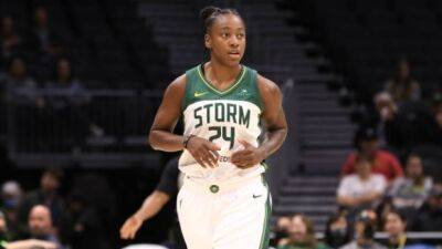 Loyd, Stewart lead Storm to rout of Liberty