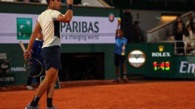 French Open: Carlos Alcaraz Cruises Into Quarter-Finals